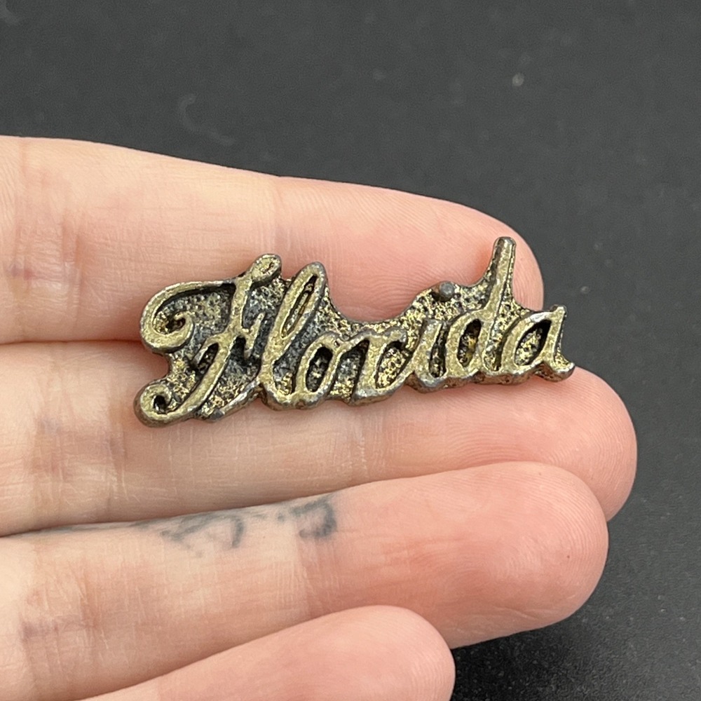 Stateโ Of Florida Cursive Writing USA Gold Tone Lapel Hat Pin